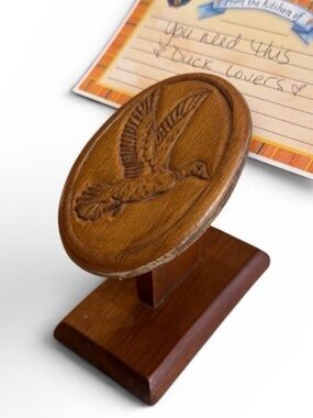😎3/$20‼️ Vintage Hand‑Carved Wooden Duck Note & Recipe Card Holder –